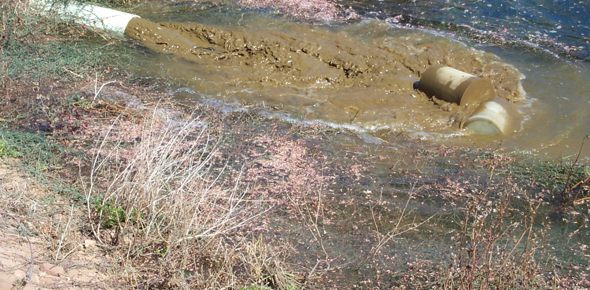 Cependant, l'approvisionnement en eau nécessite presque toujours le pompage, et l'efficacité du système de pompage est indissociable de celle du système d'irrigation. 
