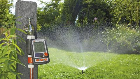 Le programmateur d’arrosage est l’outil indispensable qu’il vous faut pour arroser au bon moment et ne pas gaspiller d’eau.