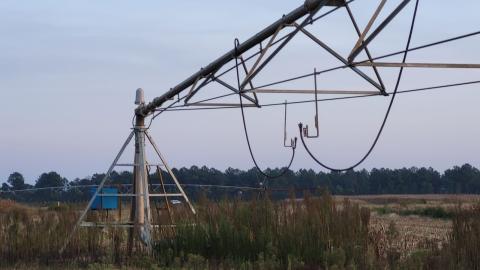 Nouveauté pivot : un agriculteur français développe l’asperseur décrochable et la canne de descente réglable en hauteur 