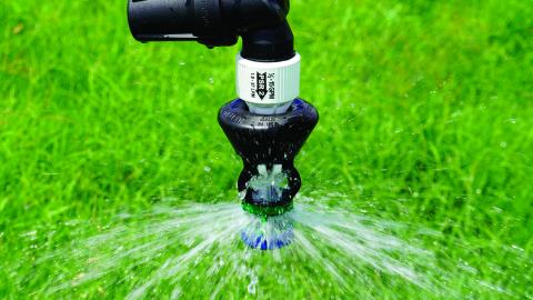 Senninger présente le nouveau filtre-régulateur pour une irrigation plus efficace avec un pivot. 