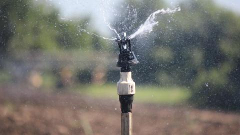 Avec des précipitations non prévisibles et une hausse des températures, une irrigation efficace est désormais cruciale pour répondre aux besoins croissants en nourriture et en fibres.